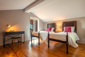 3 chambres, fer et planche à repasser, Wi-Fi gratuit, draps fournis