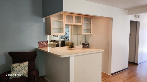 New King Bed in spacious Ridge Manor Villa with BBQ, Screened Lanai, and Views