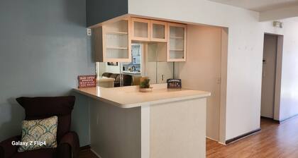 New King Bed in spacious Ridge Manor Villa with BBQ, Screened Lanai, and Views