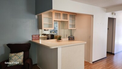 New King Bed in spacious Ridge Manor Villa with BBQ, Screened Lanai, and Views