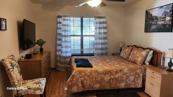 2 makuuhuonetta, työpöytä, silitysrauta/-lauta, Wi-Fi