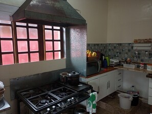 Mikrowelle, Toaster, Mixer, Kochgeschirr/Geschirr/Besteck