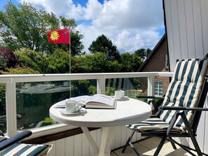 Outdoor dining - Amaris-Sylt - Idyllically situated apartment with balcony for up to 4 people (Sylt-Ost)