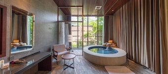 Hyakumangoku Onsen Hotel - Free Shuttle Service to Shanghai Disneyland