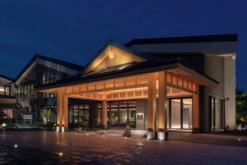 Hyakumangoku Onsen Hotel