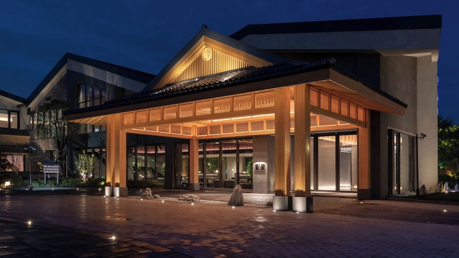 Hyakumangoku Onsen Hotel