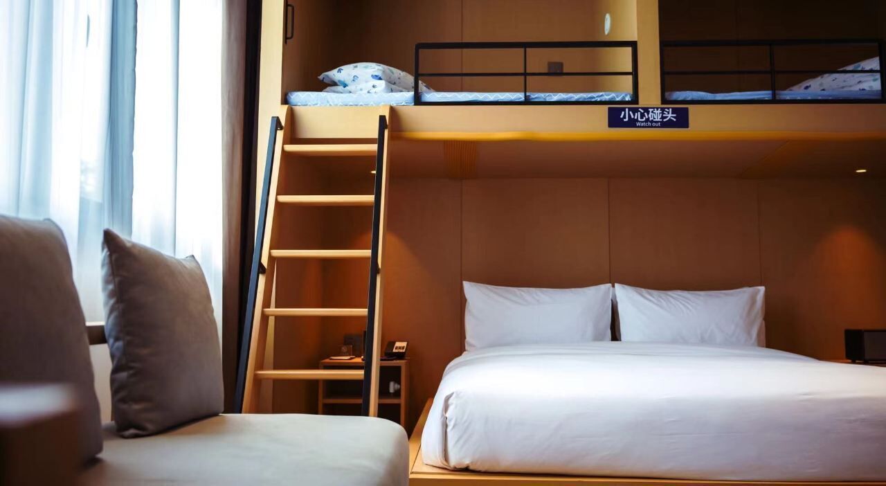 Family Triple Room | Soundproofing, iron/ironing board, free WiFi