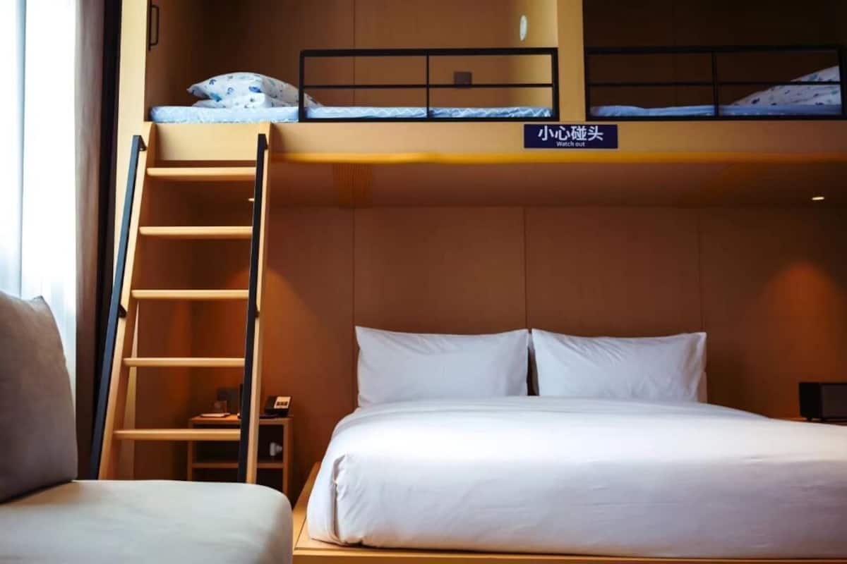 Family Room with Three Beds | Down duvets, free minibar items, individually decorated, soundproofing