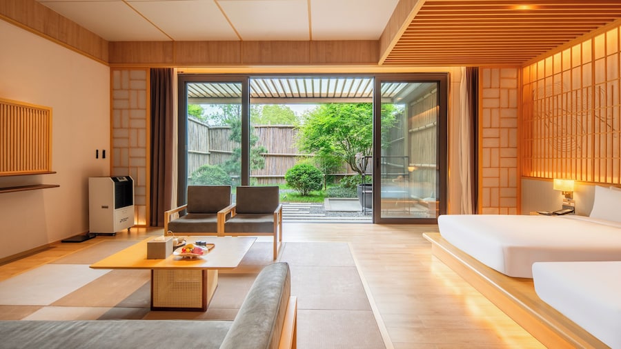 Hyakumangoku Onsen Hotel - Free Shuttle Service to Shanghai Disneyland