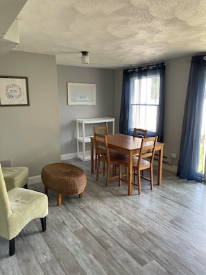 Dining - Walk to SandHill Cove  beach. 
Charming 4-bedroom home in Narragansett with WiFi (Narragansett)