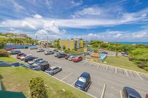 Property grounds - Stay Near Cayos & Boat Tours in an Ocean View Apartment w/ Pool (Palmarejo)