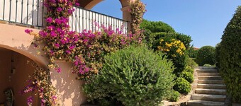 Large villa with sea view, wimming pool and air-conditioned