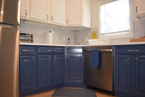 Køleskab, mikrobølgeovn, ovn, kogeplade