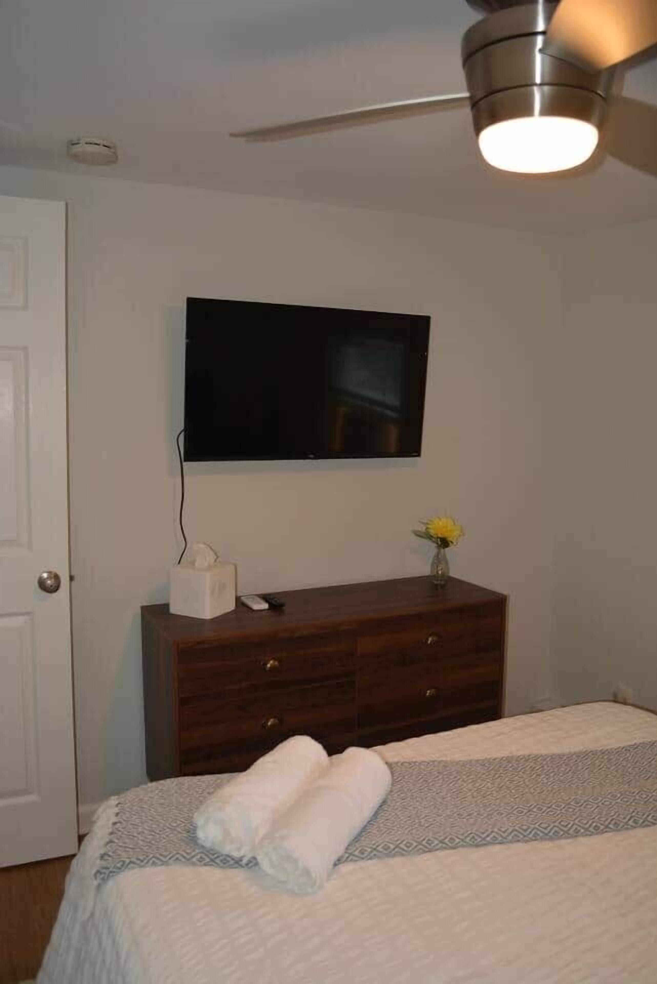 3 bedrooms, in-room safe, desk, iron/ironing board