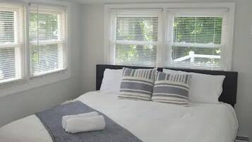 3 bedrooms, in-room safe, desk, iron/ironing board