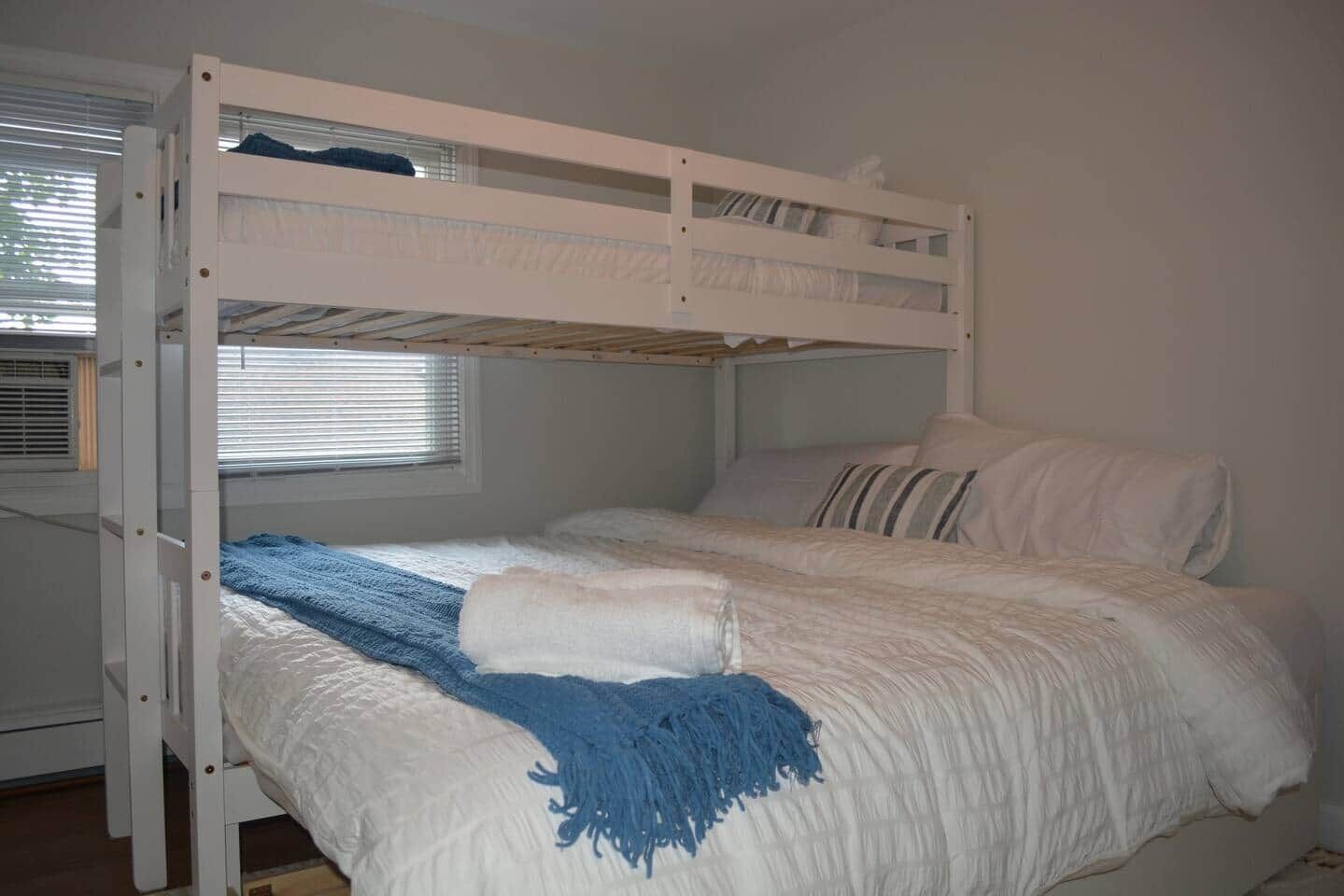3 chambres, coffre-fort, bureau, fer et planche à repasser