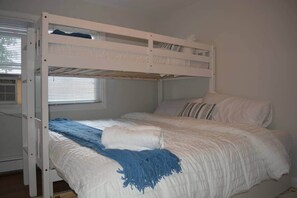 3 chambres, coffre-fort, bureau, fer et planche à repasser