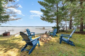 Terrace/patio - Higgins Lake Private Beachfront Home w/Dock, Boat Mooring, Sunset & Sunrise View (Roscommon)