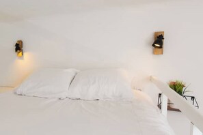 1 bedroom, desk, free WiFi, bed sheets