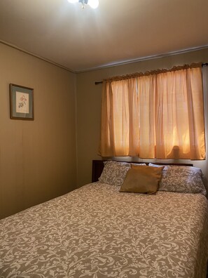 2 bedrooms, WiFi, bed sheets