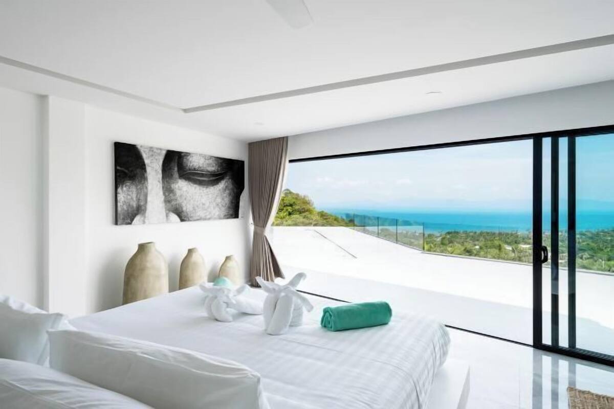 7 bedrooms, in-room safe, individually decorated, blackout curtains