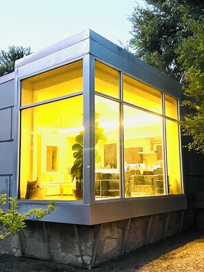 Exterior detail - Private luxury — Minutes from City Center & airport (Austin)
