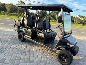 Dusj, hårføner, håndklær og toalettpapir