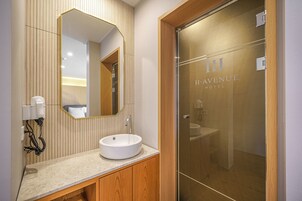 Deluxe Double Room, City View | Bathroom | Designer toiletries, hair dryer, bathrobes, heated floors