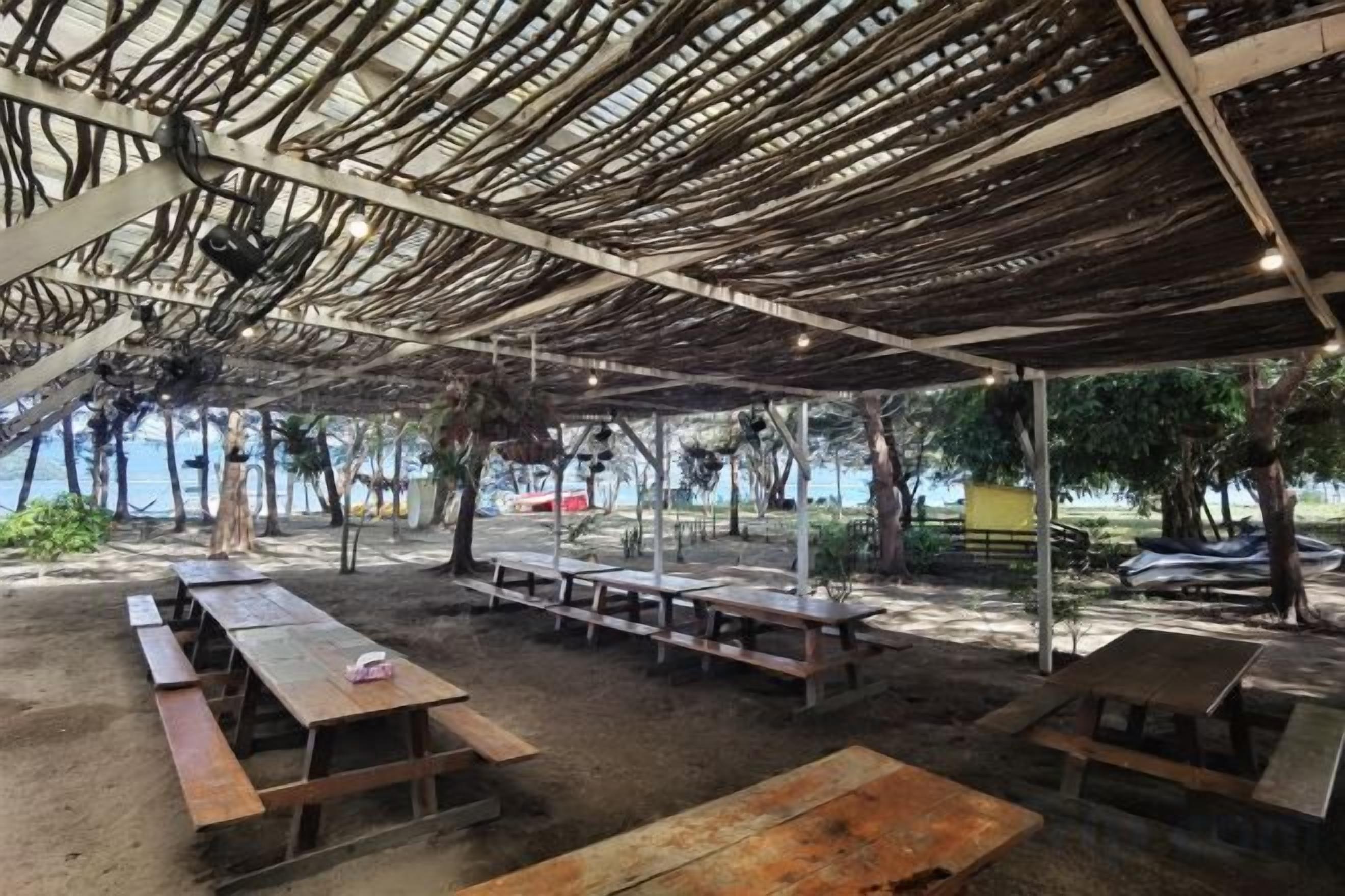 Tempat makan luar