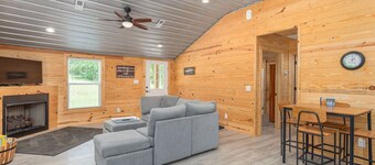 Modern Cabin in the Woods with Hot Tub