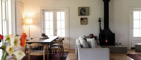 Casa Luxury, vista vigneti | Area soggiorno | Smart TV, docking station per iPod, docking station per MP3