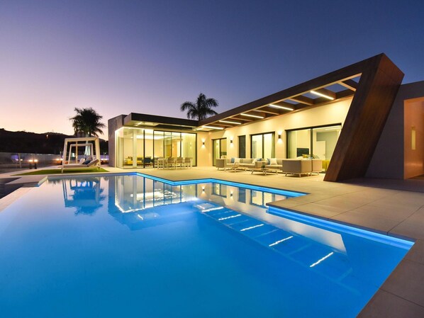 Casa | Piscina | Piscina interna, piscina externa