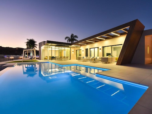 Villa in Salobre With Pool & Golf Nearby