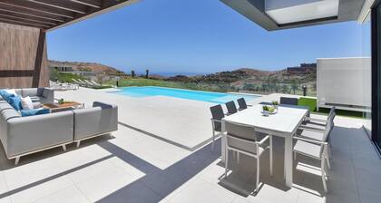 Villa in Salobre With Pool & Golf Nearby