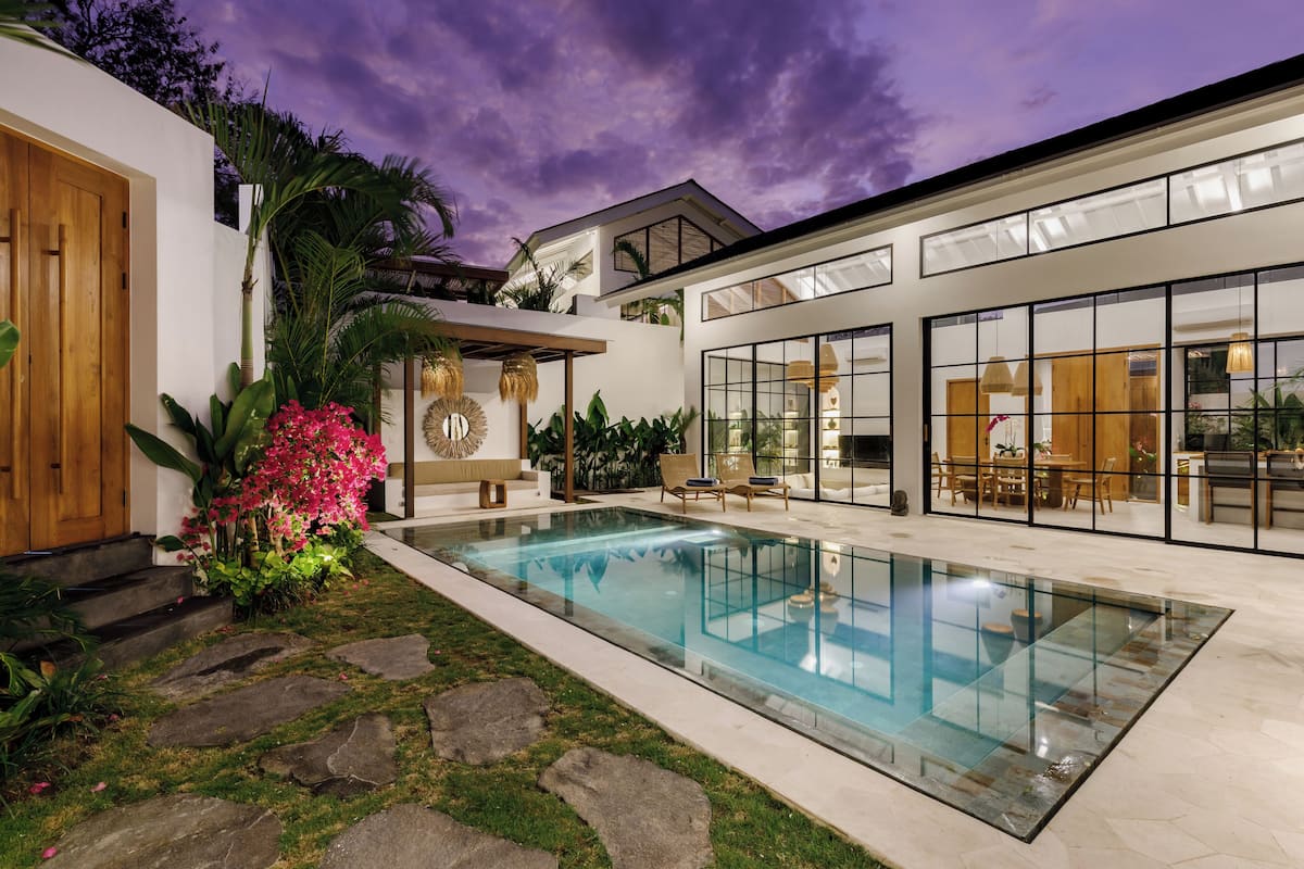 Familie villa, patio, uitzicht op zwembad | Terras