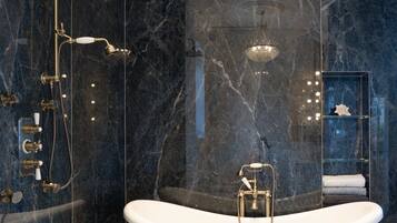 Doccia, asciugacapelli, bidet, asciugamani