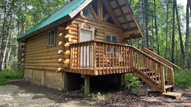 A log cabin with a wooden staircase leading to a porch. - Rustic and cozy cabin with all new amenities near beautiful Hatcher’s Pass (Palmer)
