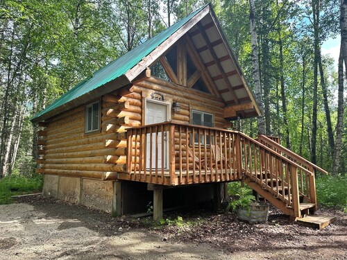 Rustic and cozy cabin with all new amenities near beautiful Hatcher’s Pass