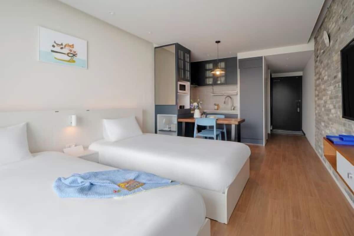 1 bedroom, blackout curtains, soundproofing, iron/ironing board