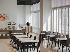 每日供應自助早餐 (每人 KRW20000)