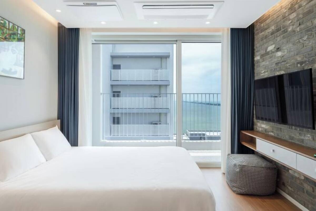 1 bedroom, blackout curtains, soundproofing, iron/ironing board