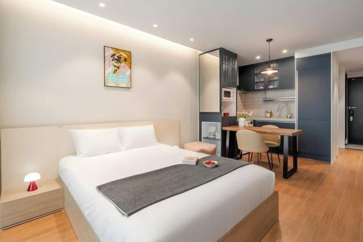 1 bedroom, blackout curtains, soundproofing, iron/ironing board