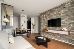 Premier Suite | Living area | Smart TV, heated floors