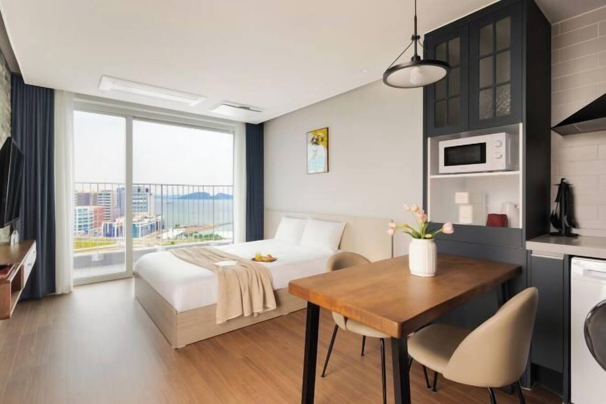 Blackout curtains, soundproofing, iron/ironing board, free WiFi