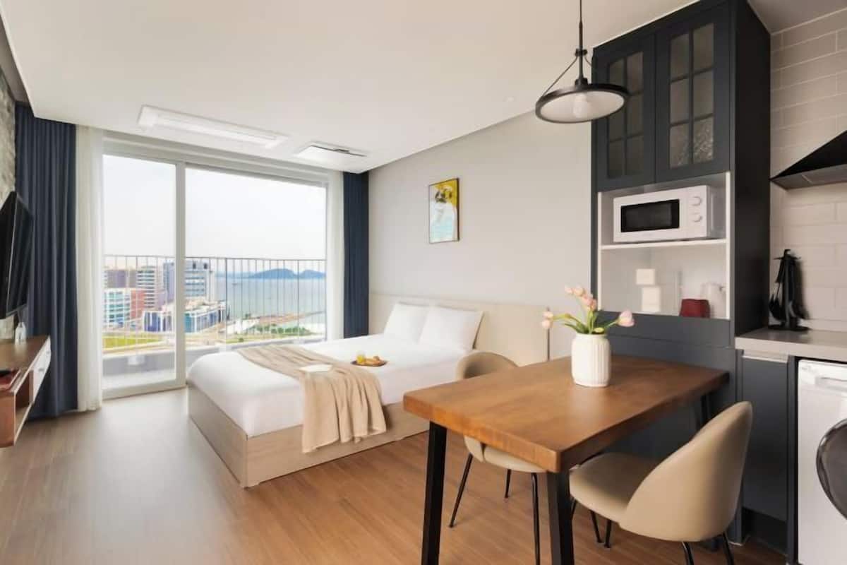 1 bedroom, blackout curtains, soundproofing, iron/ironing board