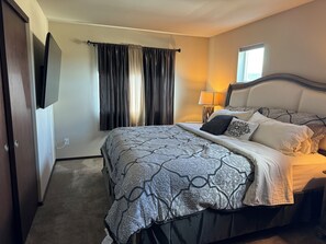 4 bedrooms, desk, iron/ironing board, travel crib