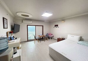 Blackout curtains, free WiFi, bed sheets - Sandia Hot Spring Hotel (Ulsan)