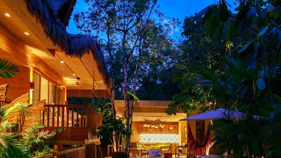Bahay Artisano