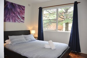 2 Schlafzimmer, Bügeleisen/Bügelbrett, Reisekinderbett, Bettwäsche