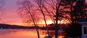 Charming Cottage on Stony Lake in Shelby, Michigan with AC, WiFi